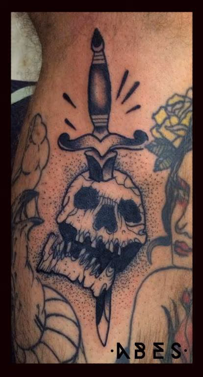 skull and dagger