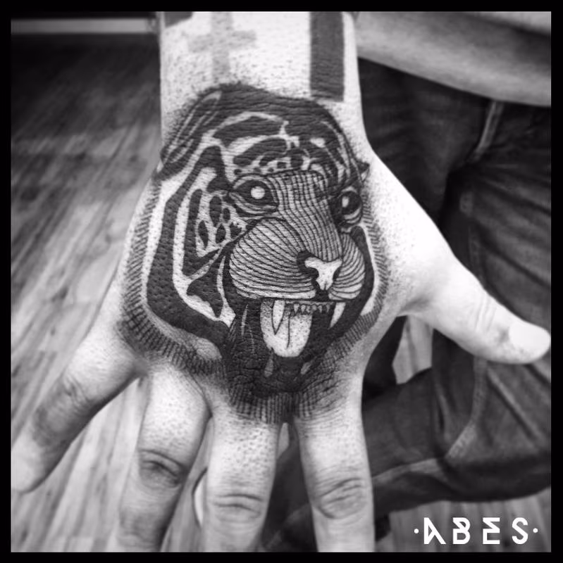 TIGER HAND