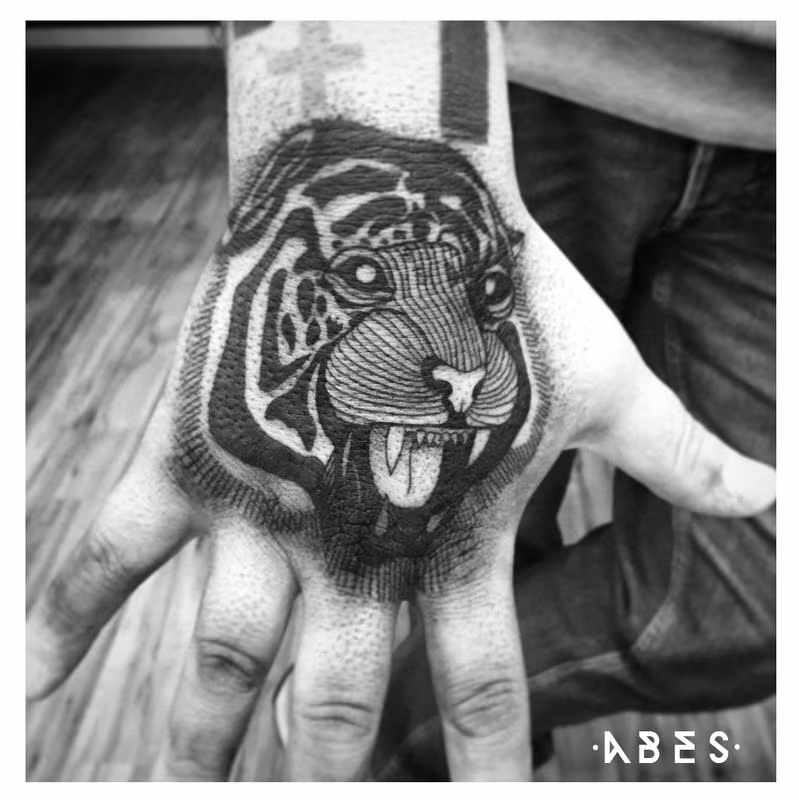 tiger hand
