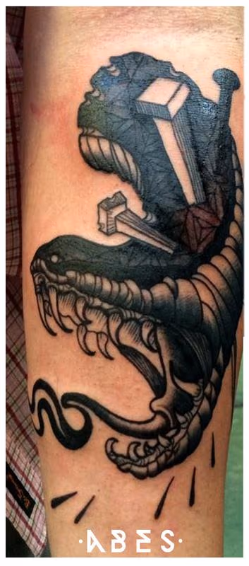 nails and viper