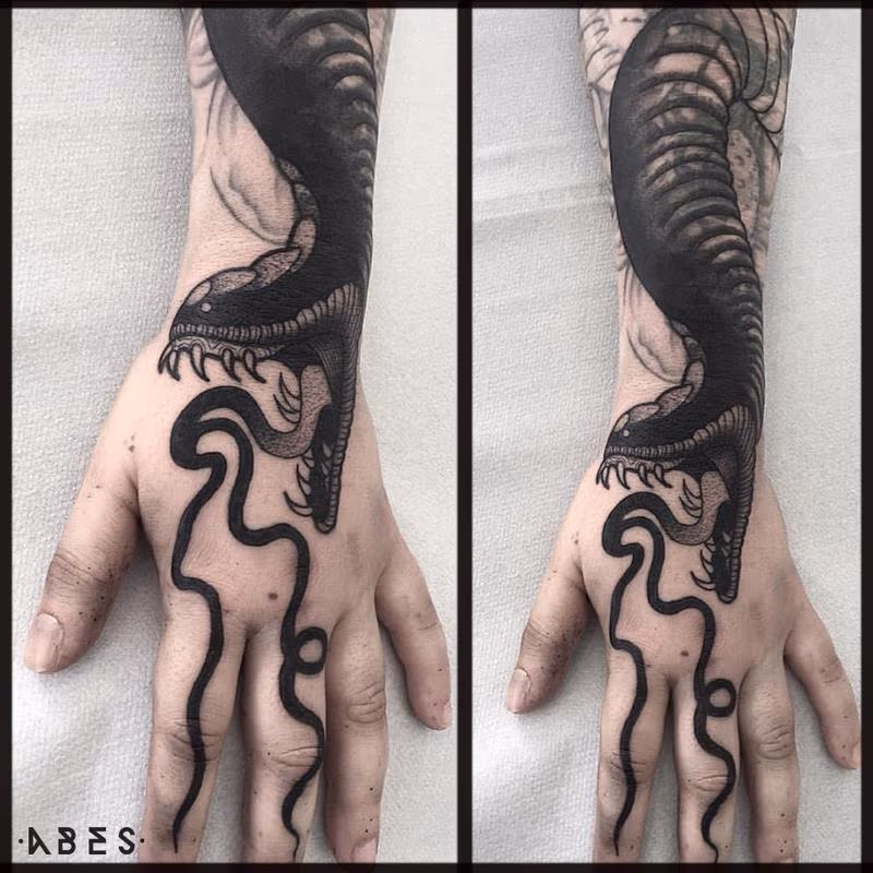snake hand