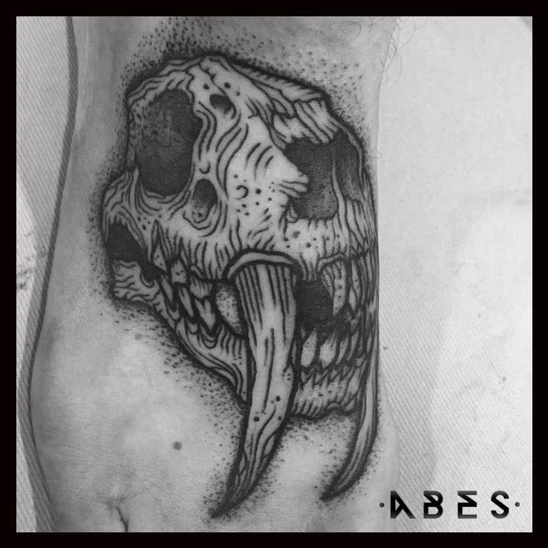 sober tooth tiger skull