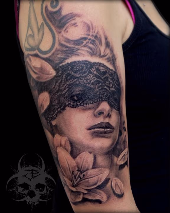 Lady in lace mask