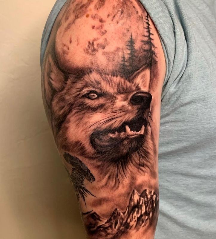 Anna Mia Full Moon Wolf