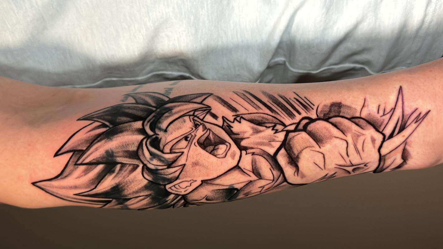 Goku by Guiohans Tattoo