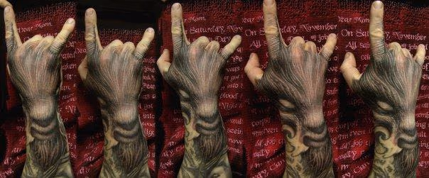 Throw the Horns!