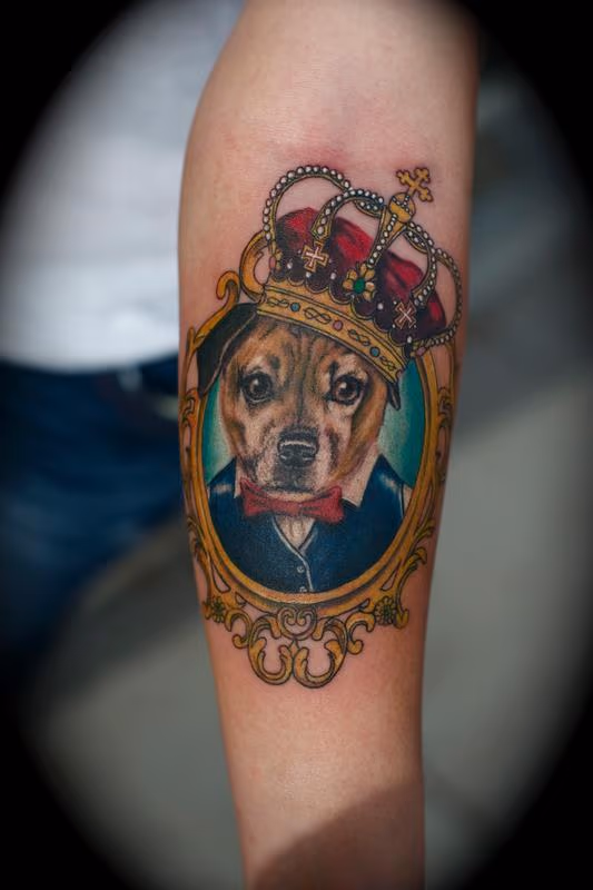 Dog Portrait Victorian frame Crown