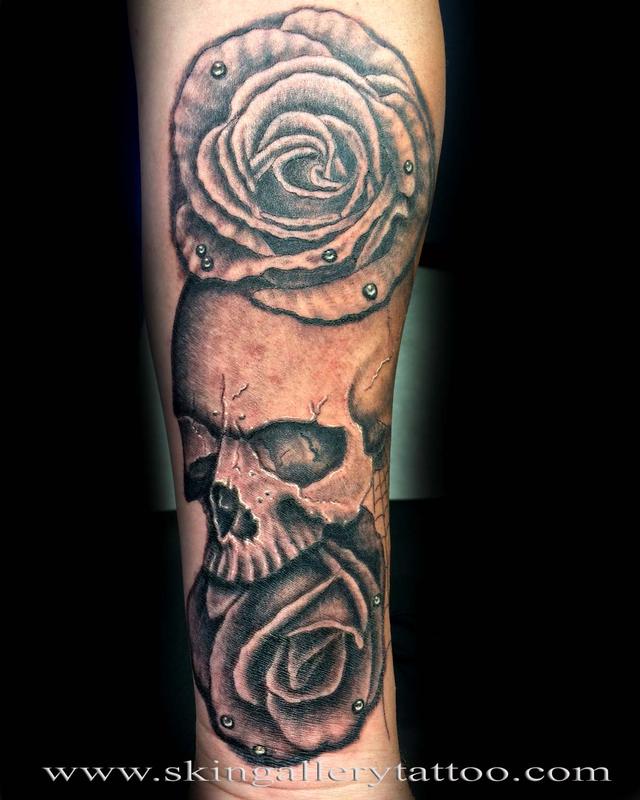 Black and Gray Skull and Roses