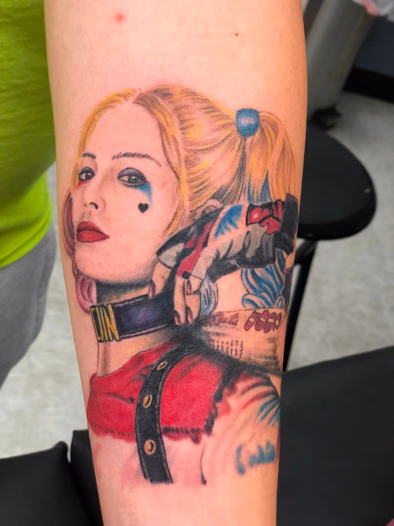 Color portrait Harley Quinn