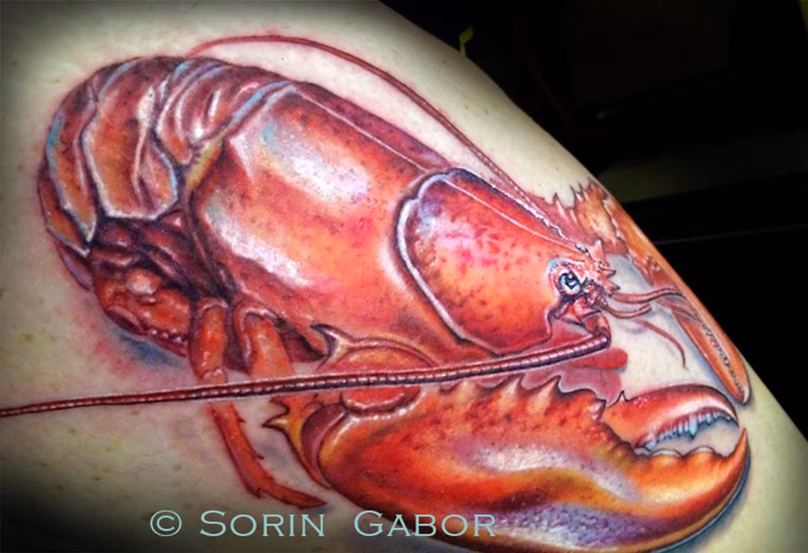 Realistic color lobster tattoo pinchy