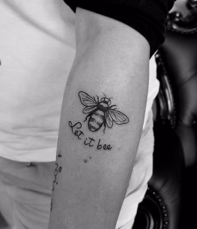Blackwork bee
