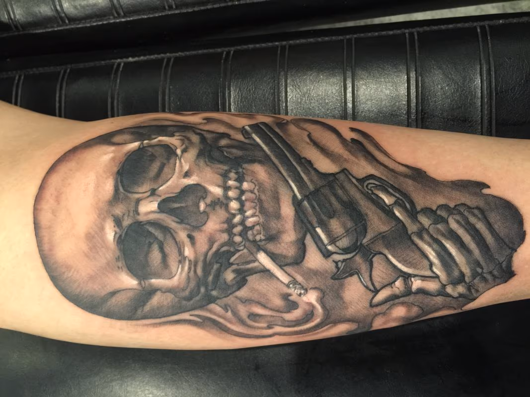 Damon Conklin Smoking skull Pistol