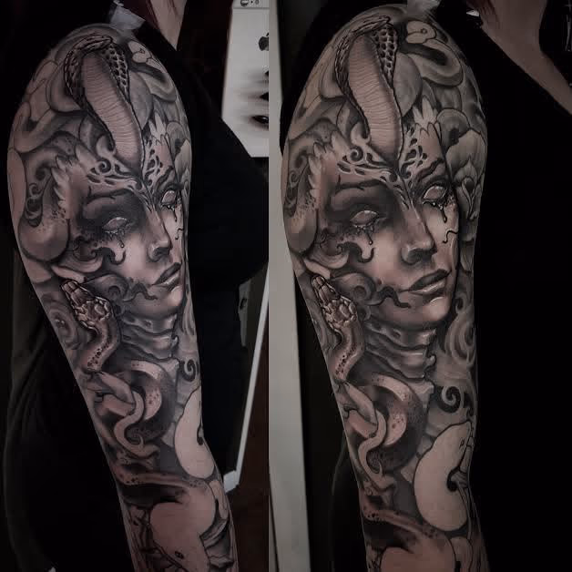 Black and Gray Medusa