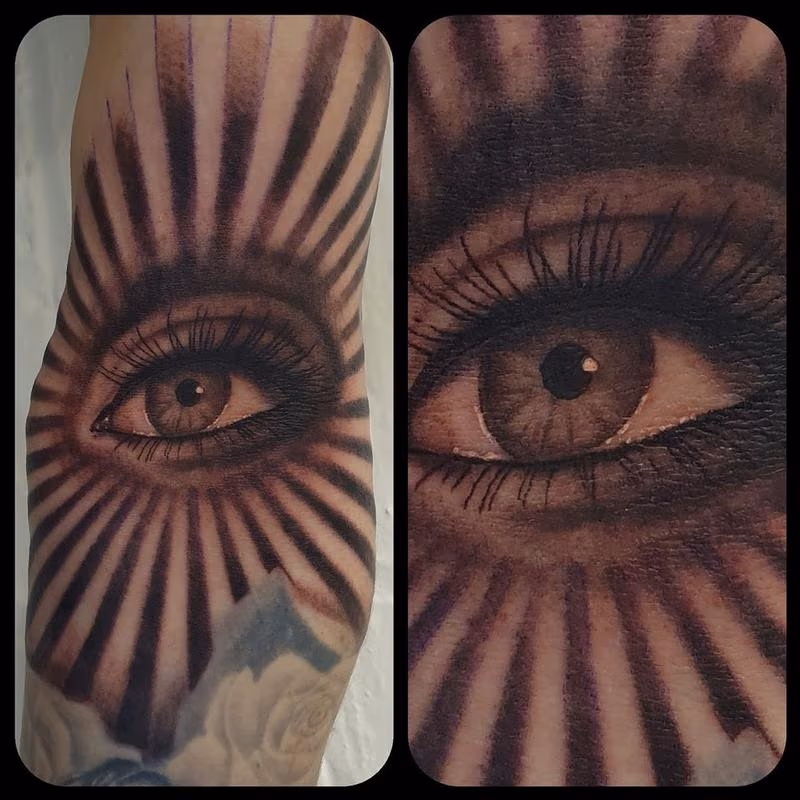 All seeing eye