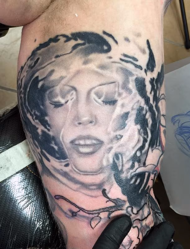 floating girl