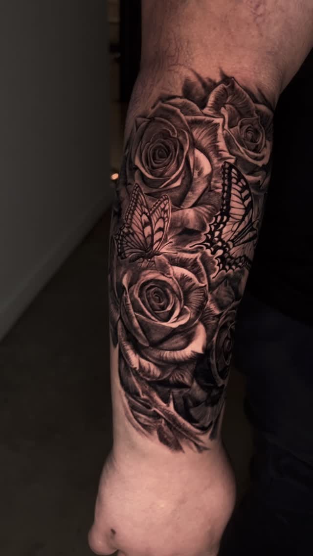 Black-and-grey rose and butterfly sleeve