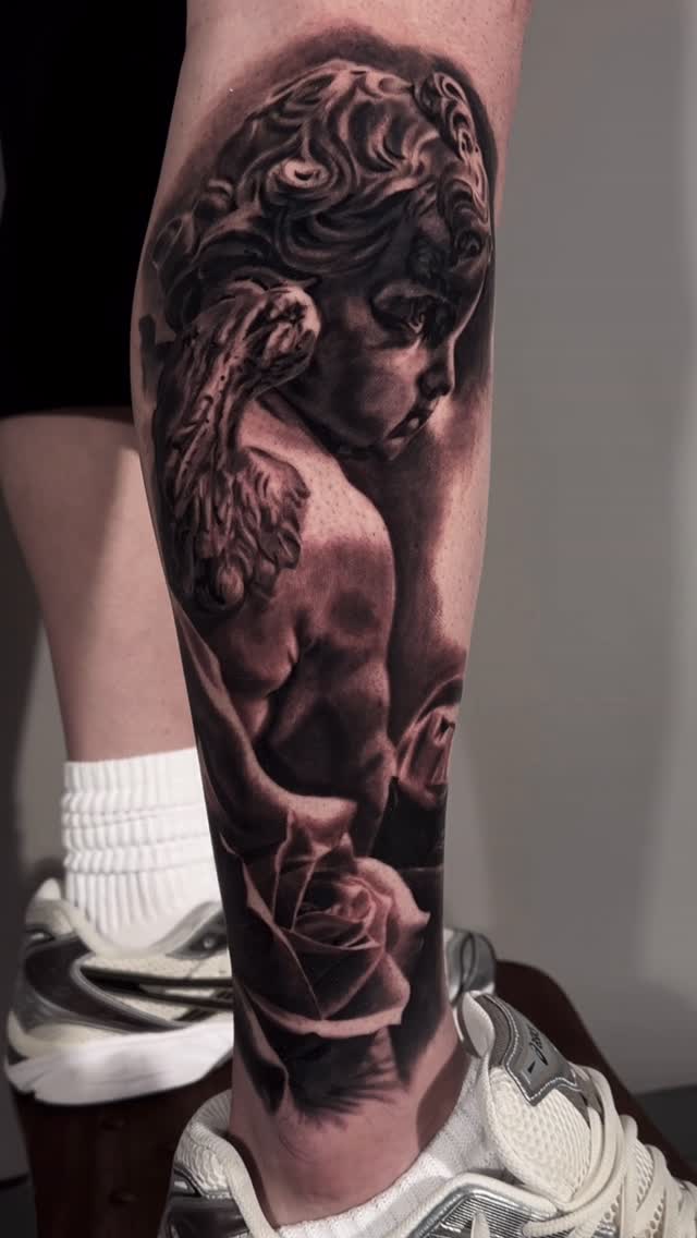 Cherub and rose black-and-grey leg sleeve
