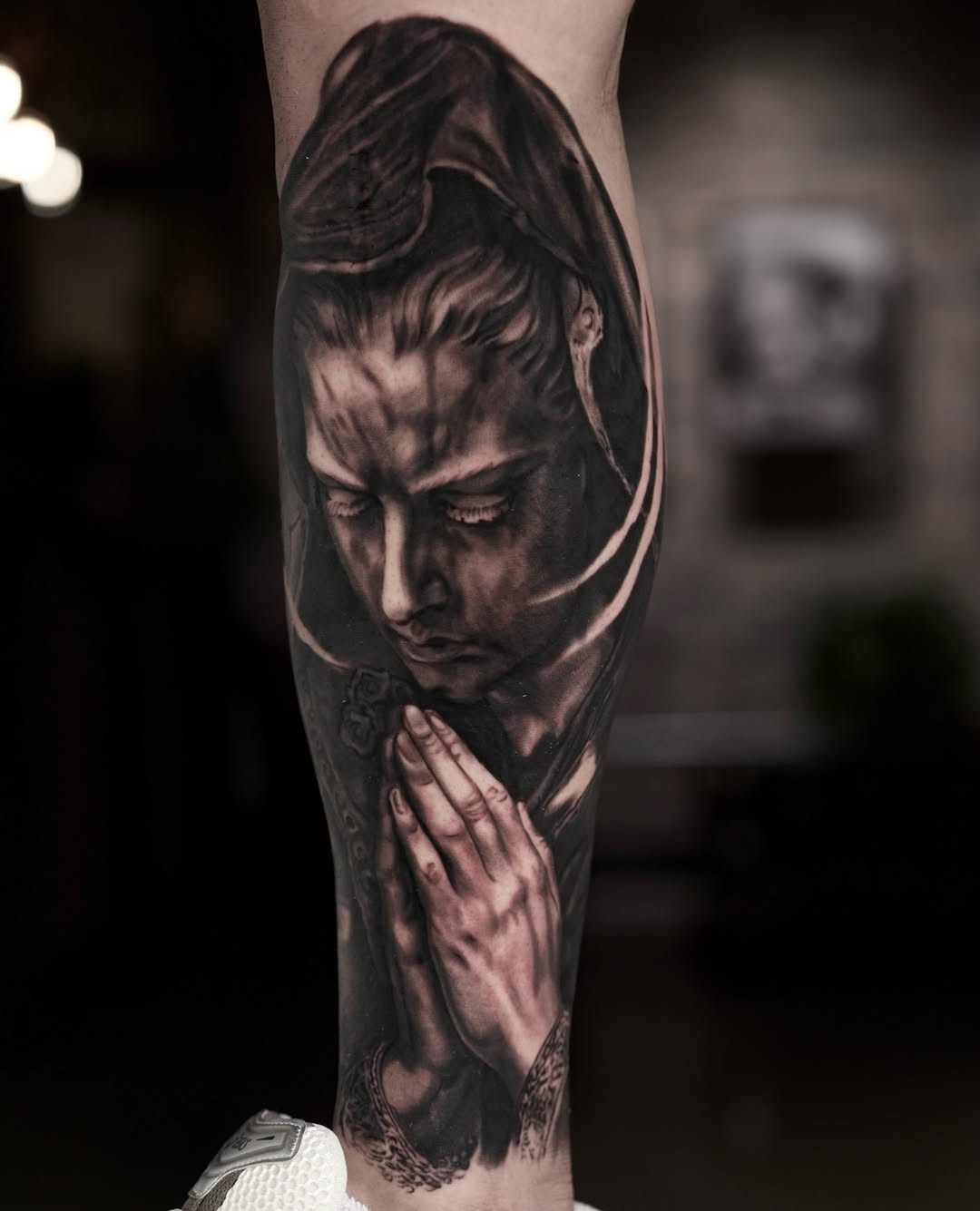 Black-and-grey portrait woman with praying hands, leg
