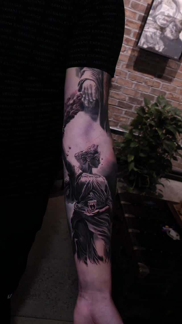 Black-and-grey statue portrait, full sleeve