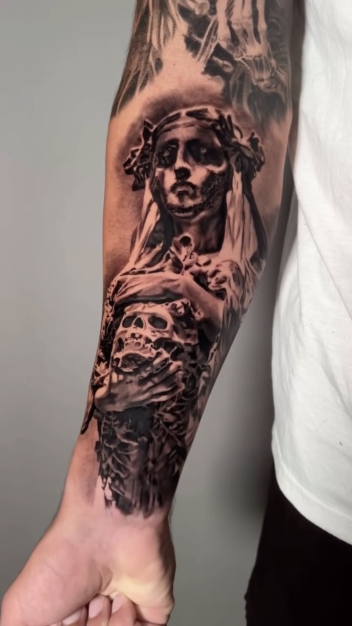 Realism portrait sleeve with skulls, arm