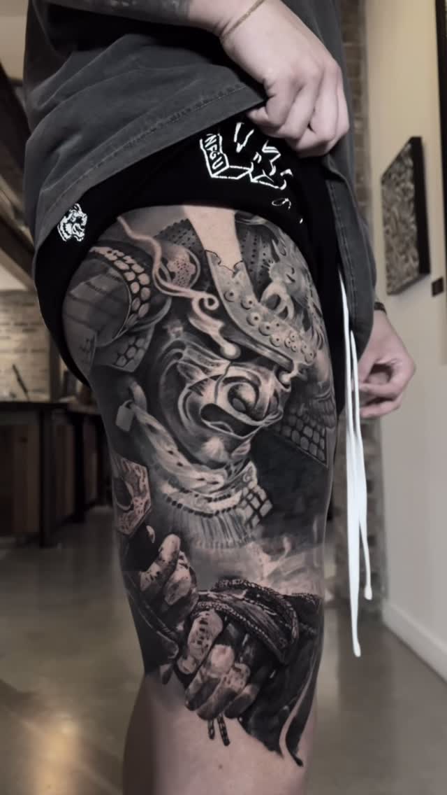 Incredible Samurai leg piece bu @shaybredimus