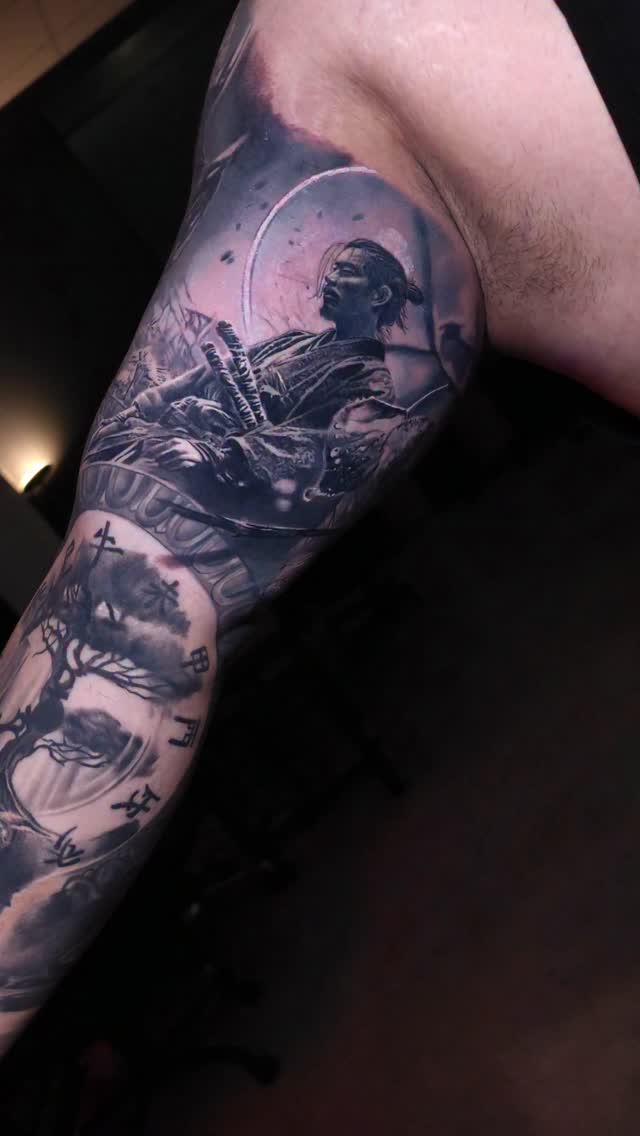 Samurai portrait black-and-grey leg sleeve