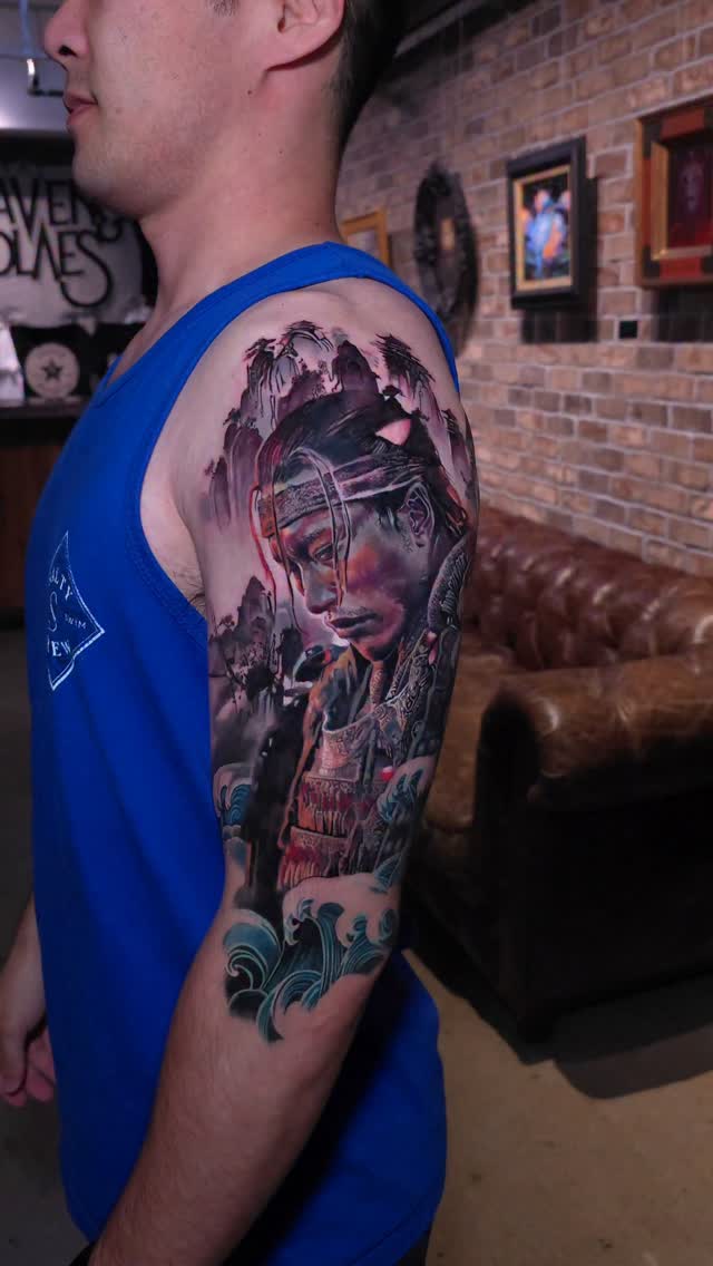 Portrait sleeve with ornamental background, shoulder