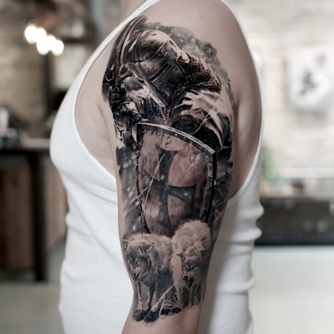 Black-and-grey Crusades knight with wolves, shoulder