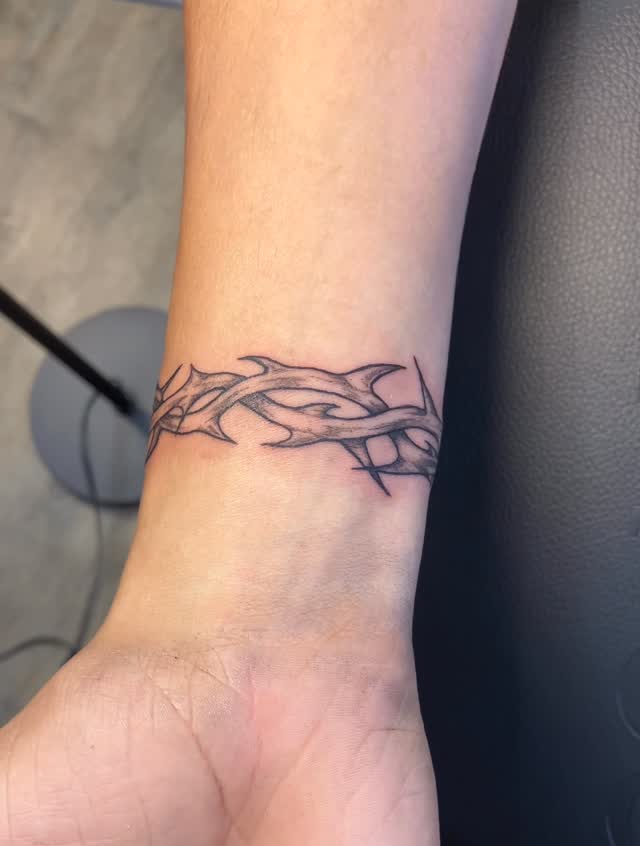 Thorn armband bracelet tattoo, wrist
