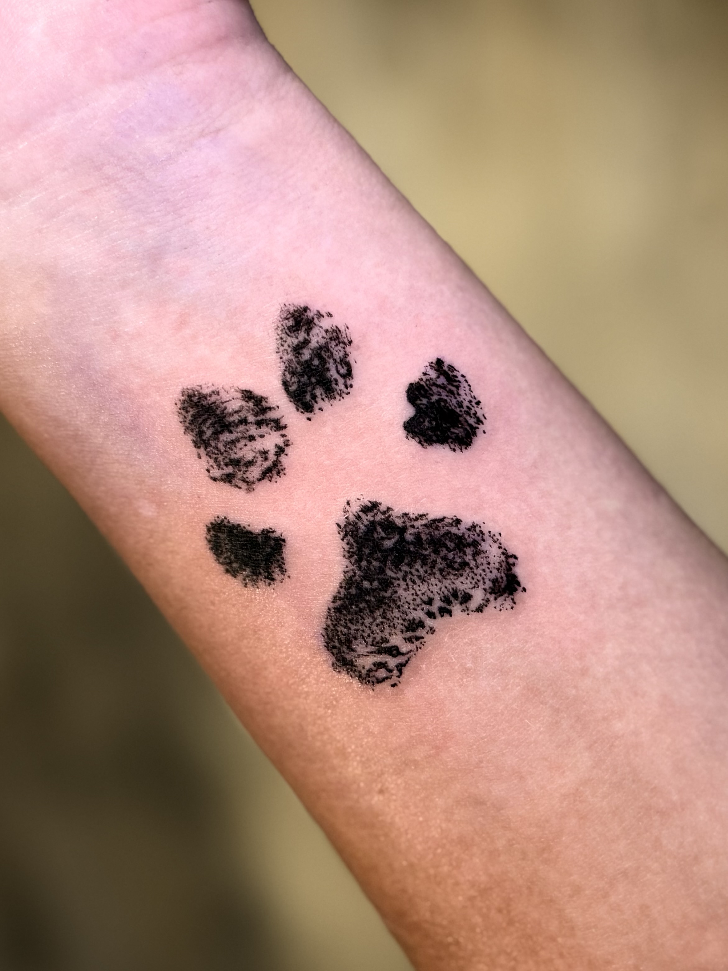  Realism Paw Print