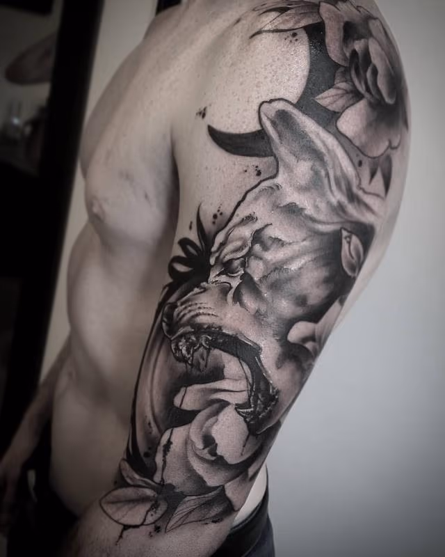 Black and grey wolf, Moon, roses, sleeve, art nouveau, NeoTrad, Yorick Tattoo